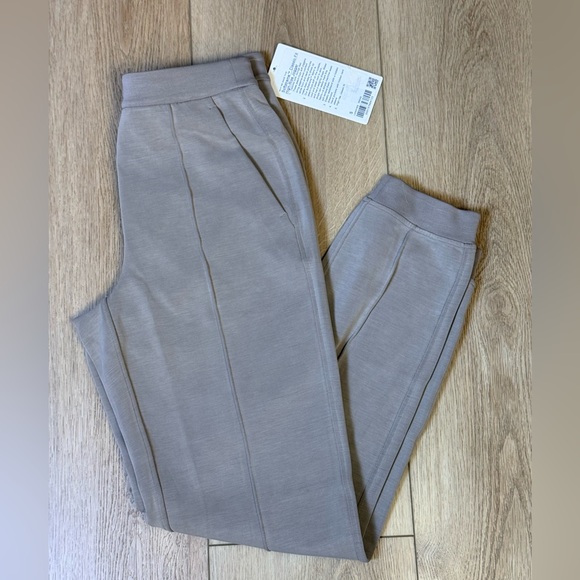 NWT Lululemon Softstreme Classic-Fit High-Rise Jogger Size Small Warm Ash Grey - Picture 3 of 12